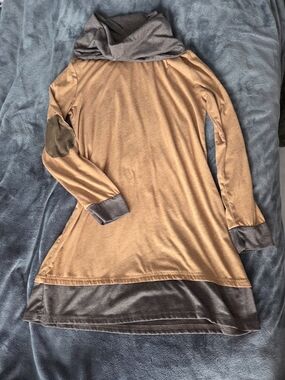 Cozy Two-Tone Tunic Dress in Camel and Charcoal
